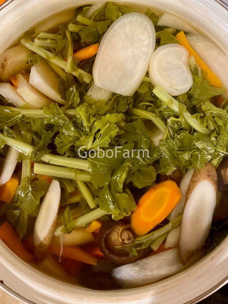Canh Dưỡng Sinh: Bí Quyết Sống Khỏe Từ Rau Củ 6 Nấu canh dưỡng sinh bằng nồi đất